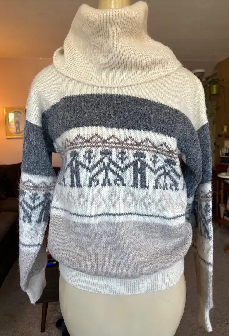 Vintage 70’s Llama Knit Sweater Medium Soft Textured High Foldable Neck
