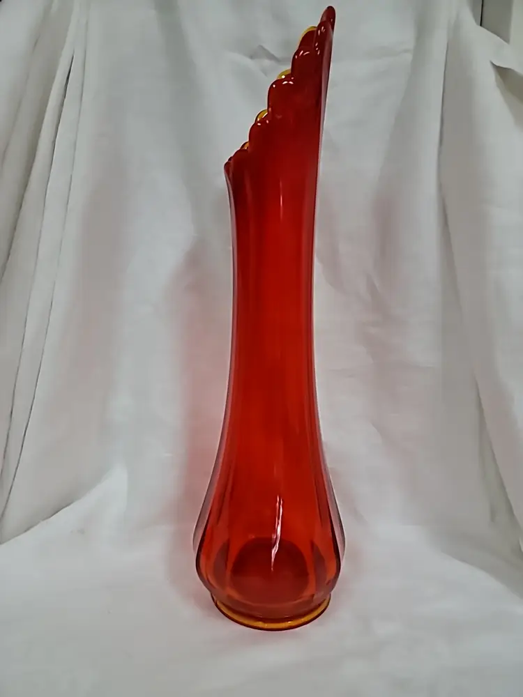 LE Smith Simplicity Ribbed Amberina Swung Vase