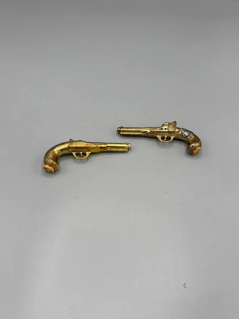 Vintage Replica nostalgia gold tone Pistol salt & pepper