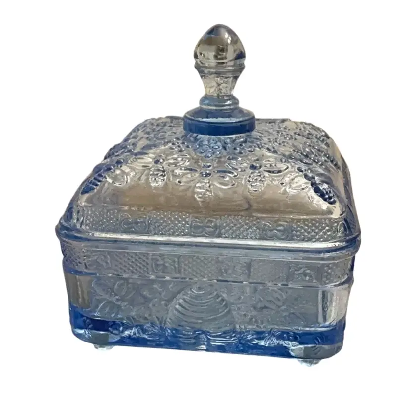 Vintage 1970’s Tiara Indiana Glass Honey Bee Box Candy Dish In Ice Blue Color 6 1/2” X 5 1/2”