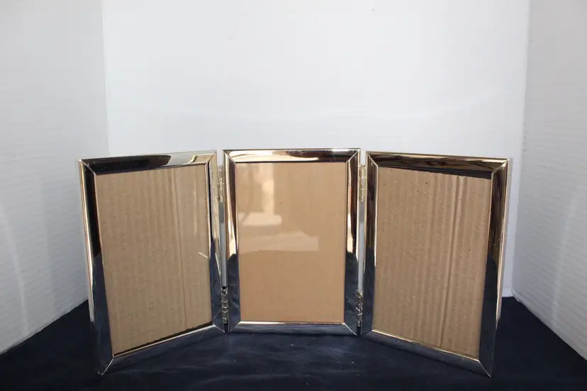 Broyhill Silver Vintage Tri-Fold Hinged Picture Frame - Tabletop Display