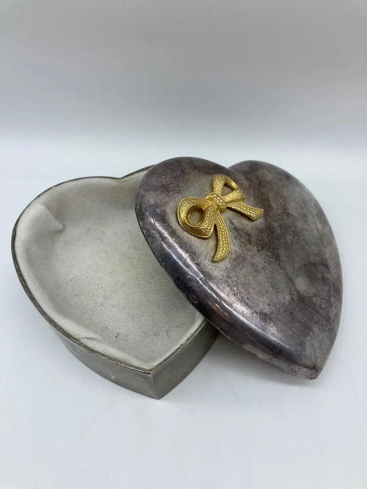 Silver Plated Heart Shaped Golden Bow Jewelry Trinket Box with Fabric Lining