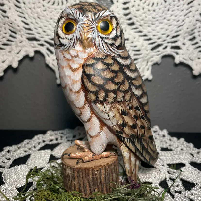 VINTAGE HAND PAINTED OWL FIGURINE WOOD LOOK BIRD ON TREE STUMP NATURE DECOR 4.75”