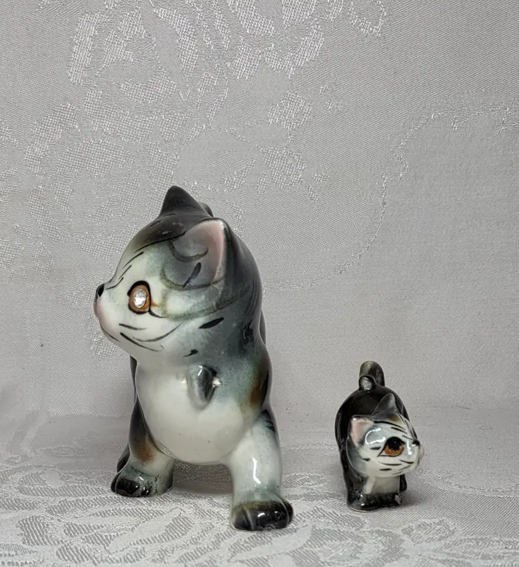 VTG 1950's Mom Cat & 1 Kitten Not Chained Together Superb Condition  Kitch Japan