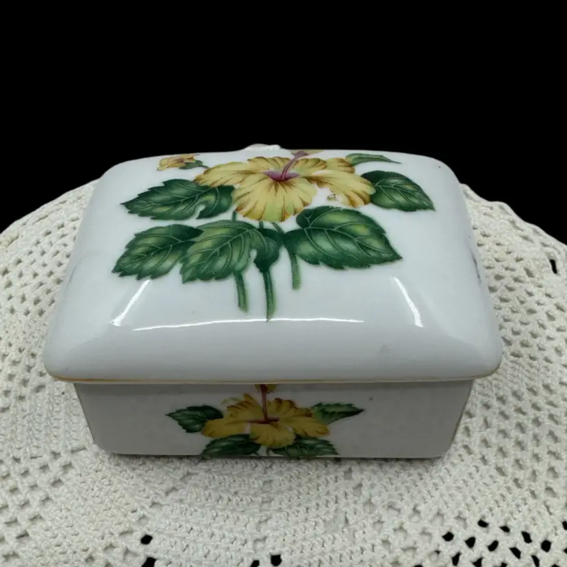 Nasco Imperial Vintage hand-painted porcelain trinket box with hibiscus flowers, Chip As Pictured