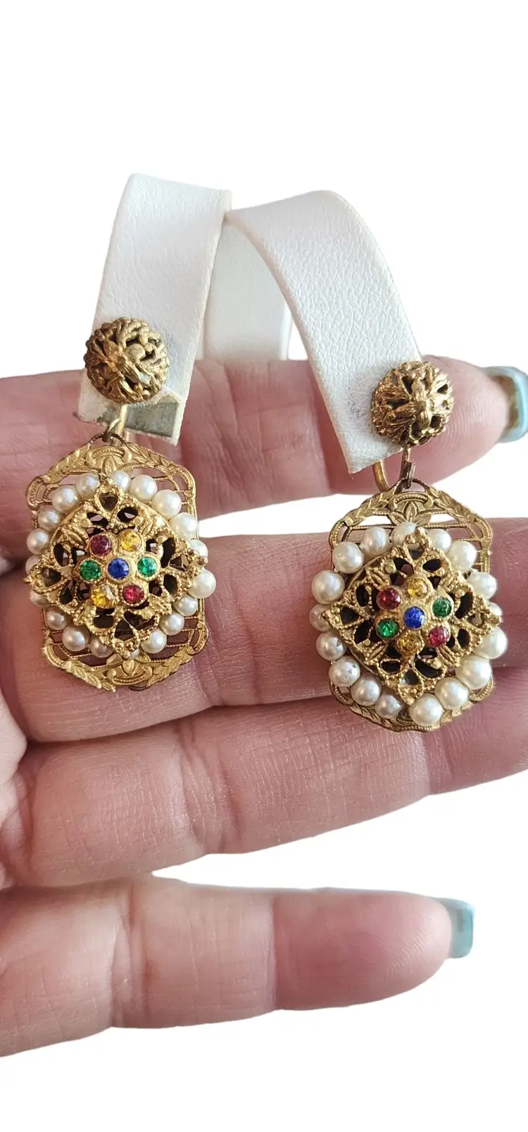Vintage Czech Rhinestone Pearl & Filigree Screw Back Earrings (A4083)