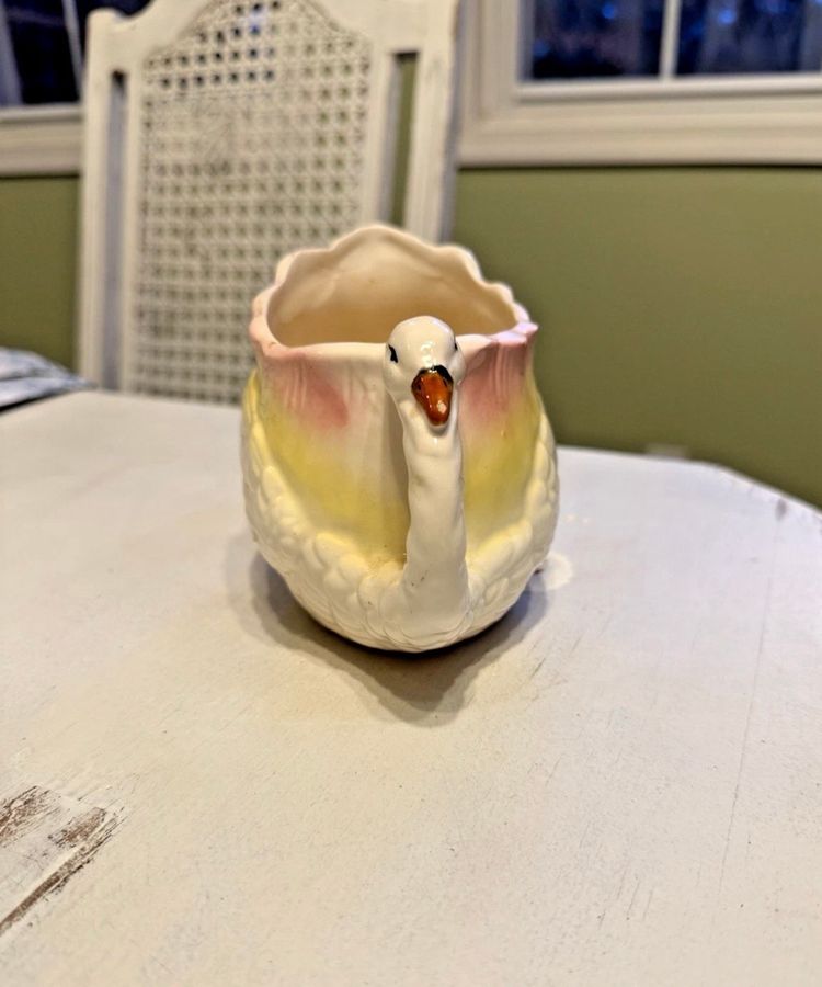 Vintage small white Ceramic Swan Planter ; granny core/cottage core