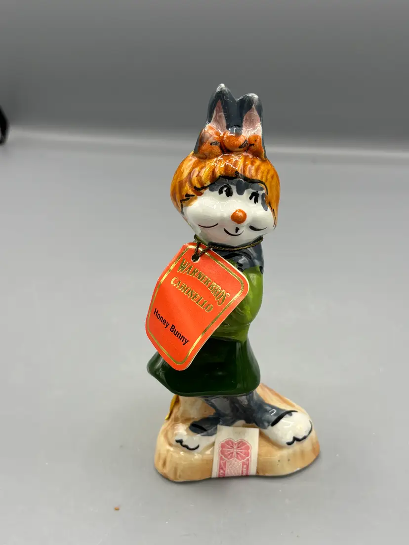 Vintage Warner Brothers Looney Tunes Honey Bunny liqueur decanter