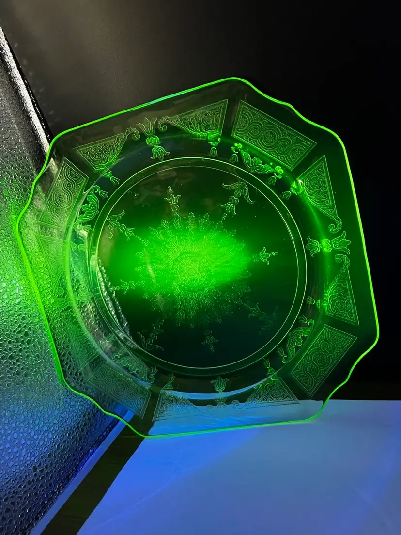 #651B Vintage Uranium Anchor Hocking Princess Green Dinner Plate 6322
Has One Small Chip - See Pics