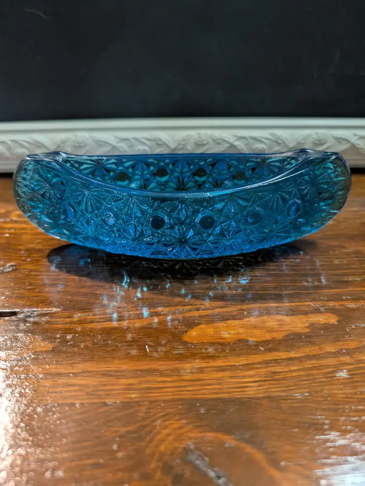 Vintage LE Smith Blue Daisy and Buttons Design Glass Canoe