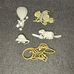 01 - Choice Of One - JJ Brooches - Starting Bid $8