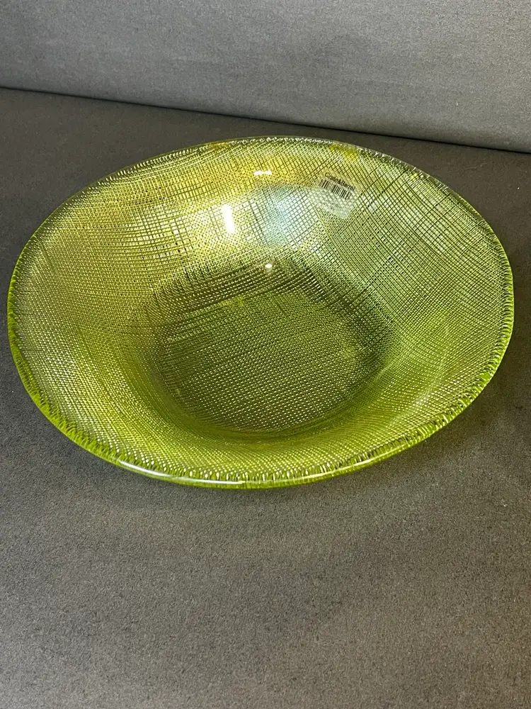 2 Italian Crate & Barrel Erin Bowls Green Waffle Underlay 9"