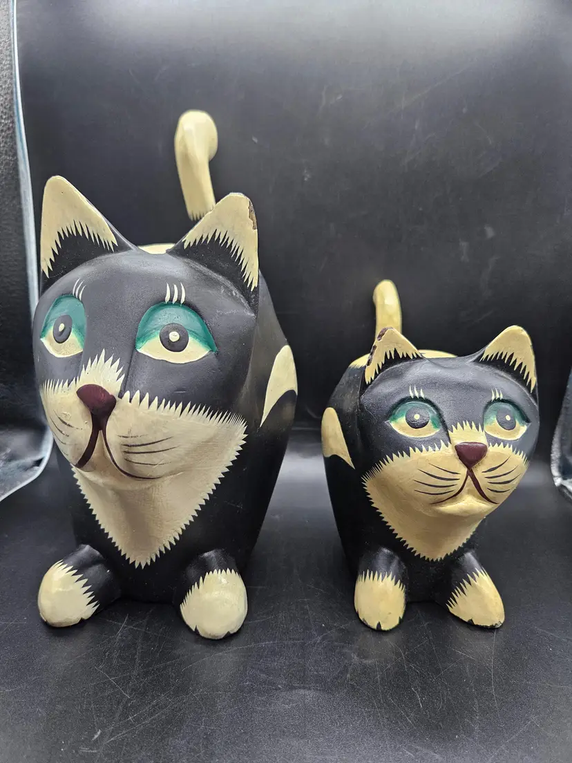 Vintage Pier 1 wooden cat figurines Primitive Folk Art Painted.  Pair