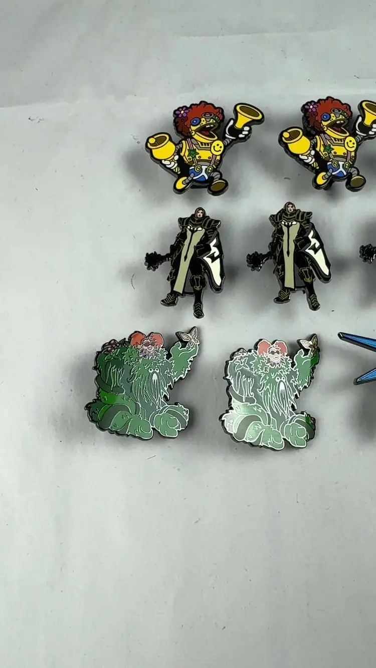 Collectible Pin lot of 17 Blizzard and Pinny Arcade (BX25)