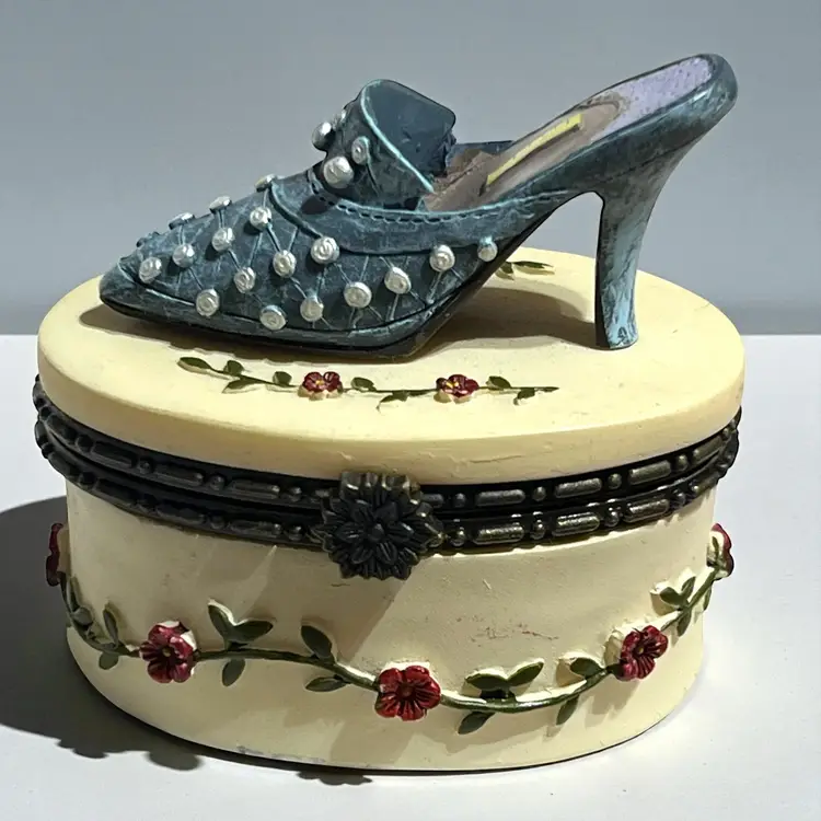Vintage Resin Shoe And Roses Hinge To Trinket Box 2.75" X 2.75"
