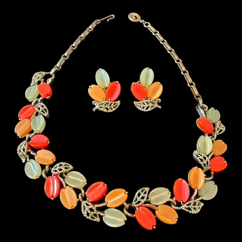 Lisner Thermoset Colorful Leaf Necklace 16.5” and Clip In Earring Set
