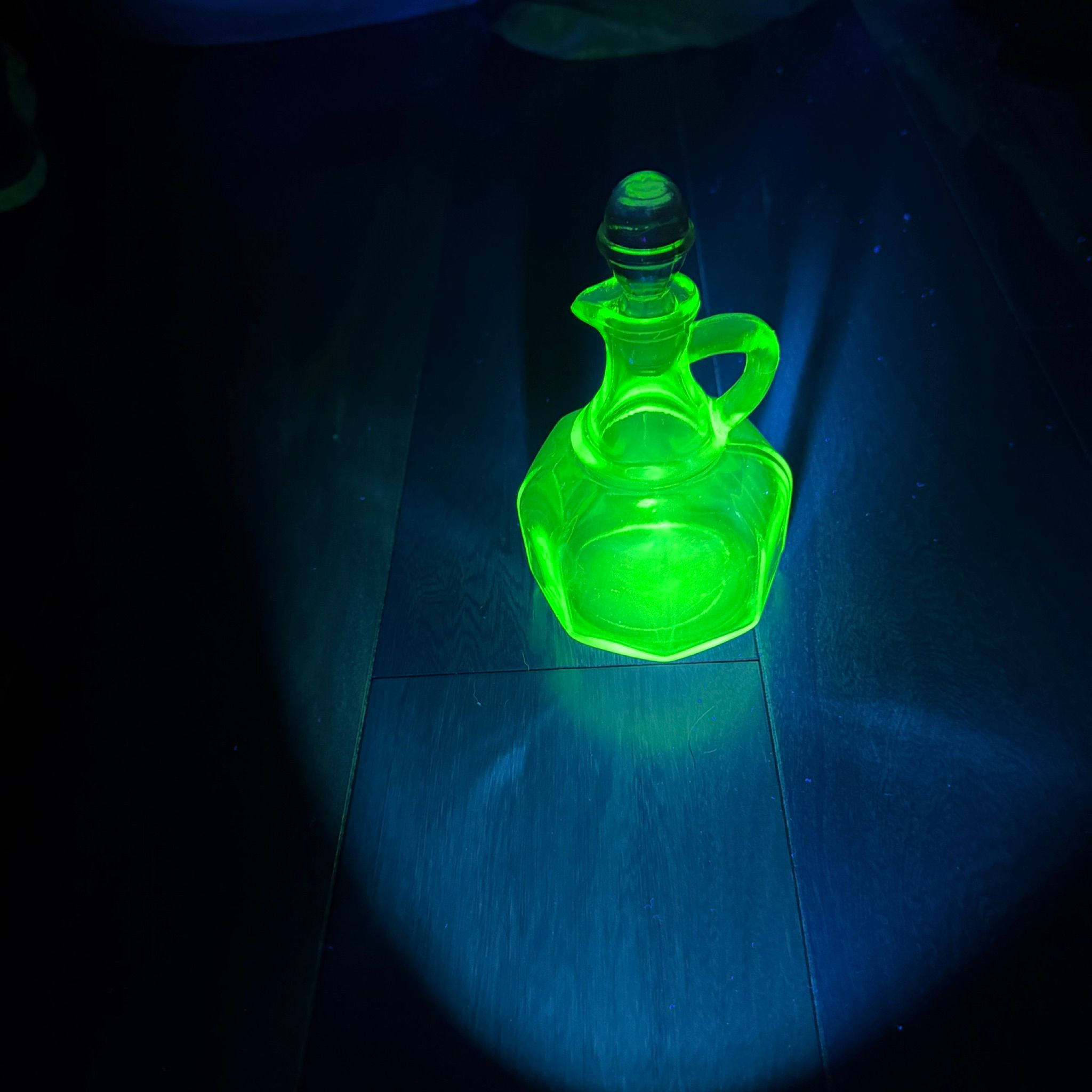 Niknax · Vintage Hazel Atlas Uranium Depression Green Glass Cruet