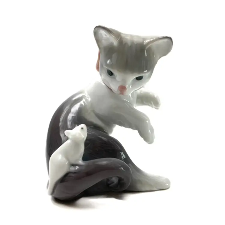 Cat and Mouse Curious Kitten Pink Bow Vintage Lladro Juan Huerta sculptor Spain