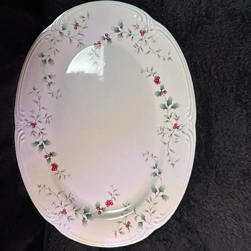 Pfaltzgraff Winterberry Large Oval Serving Platter Christmas 14”