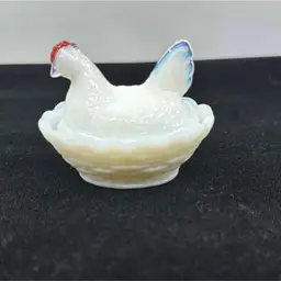 Vintage Westmoreland Opalescent Milk Glass Mini Hen on Nest 2x2.3