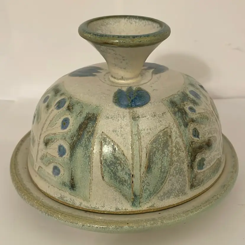 #554 1986 Covered Cheese Plate/Butter Dish Pottery With Tulips And Leaves Signed