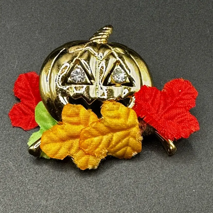 A065 - Avon Fall Halloween Pumpkin Brooch