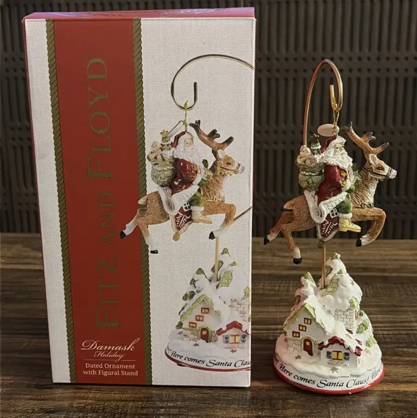 New, Unsealed Fitz and Floyd Damask Holiday Dated Ornament w/Figural Stand 2017