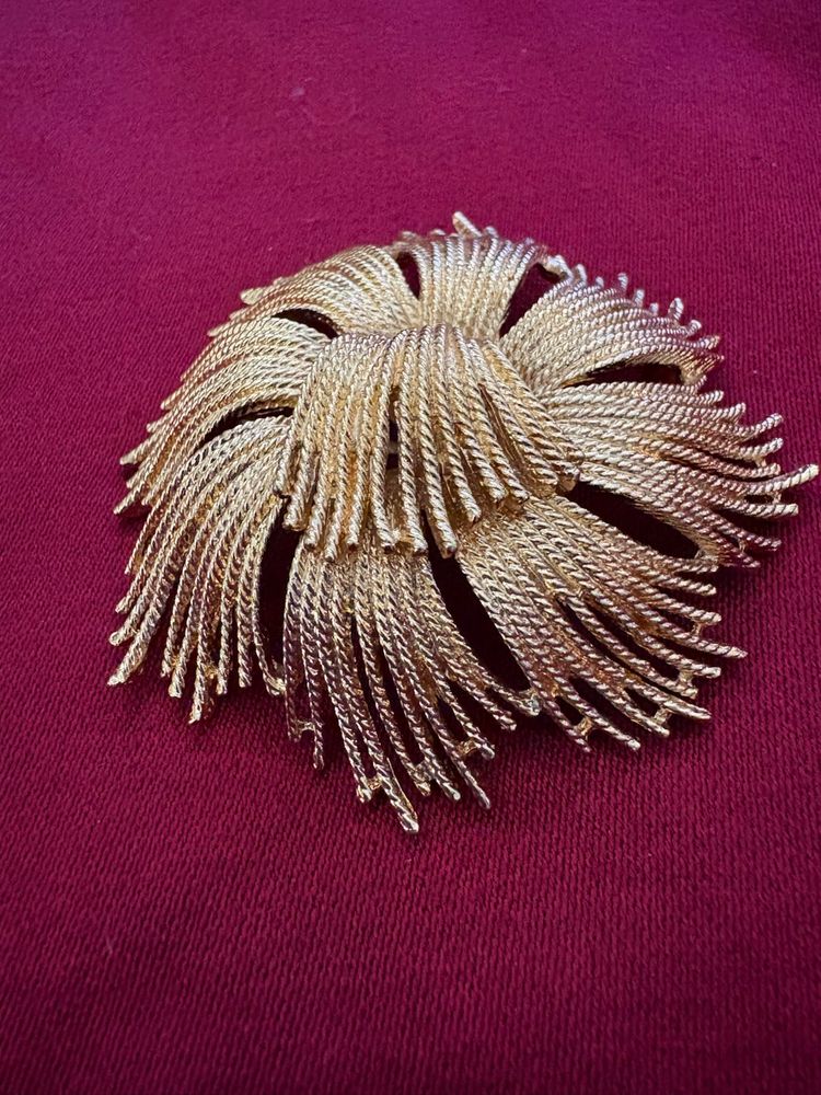 Monet Gold tone Cordelia Vintage Brooch