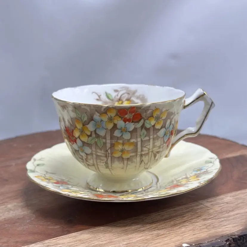 Aynsley Peach & Gold Bone Teacup & Saucer With Clematis Climbing Trellis