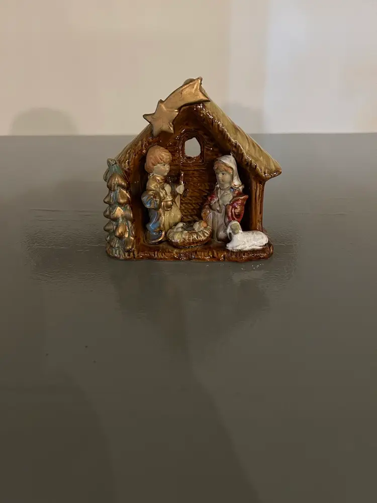 Vintage Nativity Scene Beautiful Colors. 5 X 5 Inches