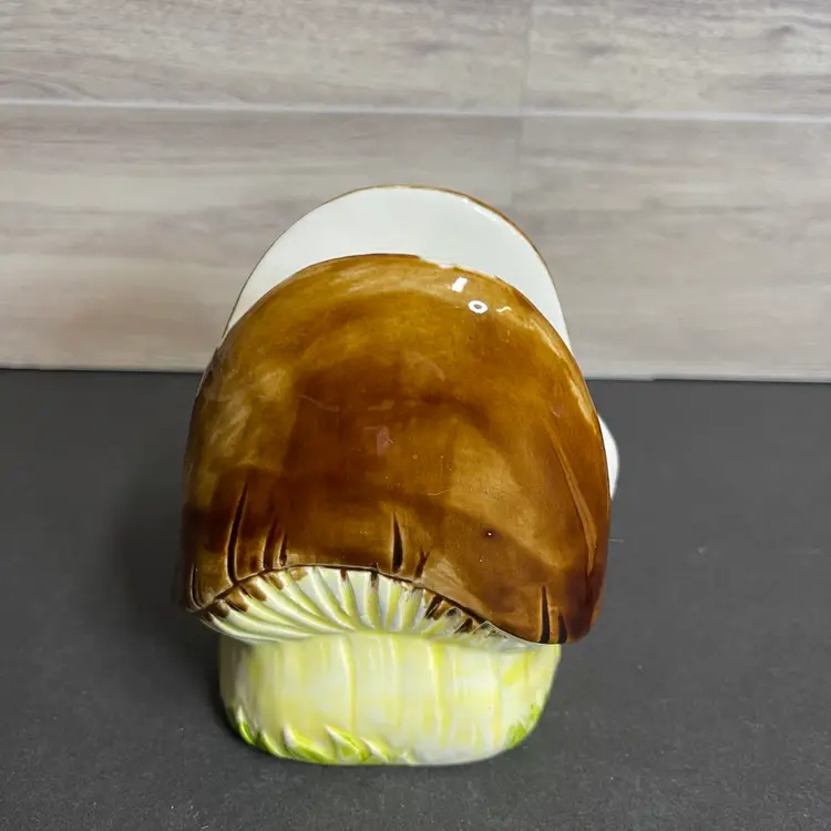 Inv. 6021 Enesco Mushroom With Mouse Napkin Holder