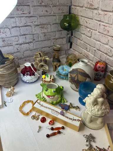 Pop Up Jewelry And Other Items 