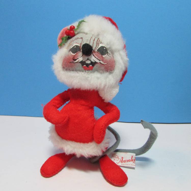 vintage Annalee Santa Christmas grey mouse figure