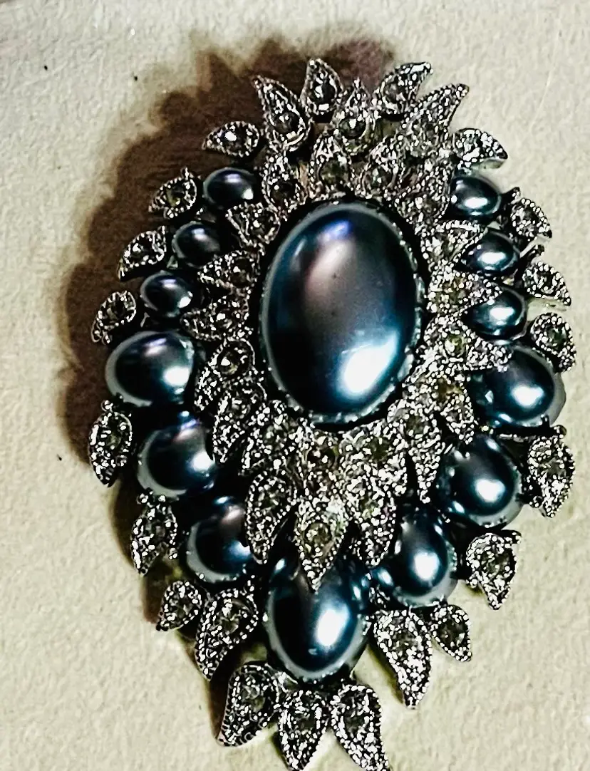 Large Statement Pendant/Beooch