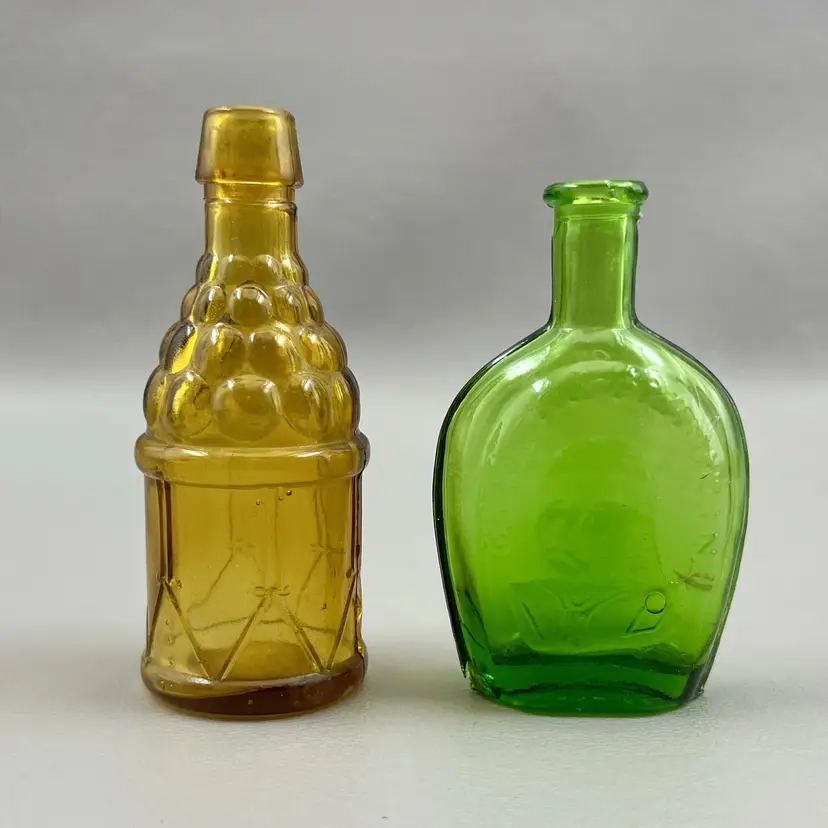 Lot Of 2 Wheaton Mini Glass Bottles Taiwan Green Ben Franklin Gold Amber Bitters 2"