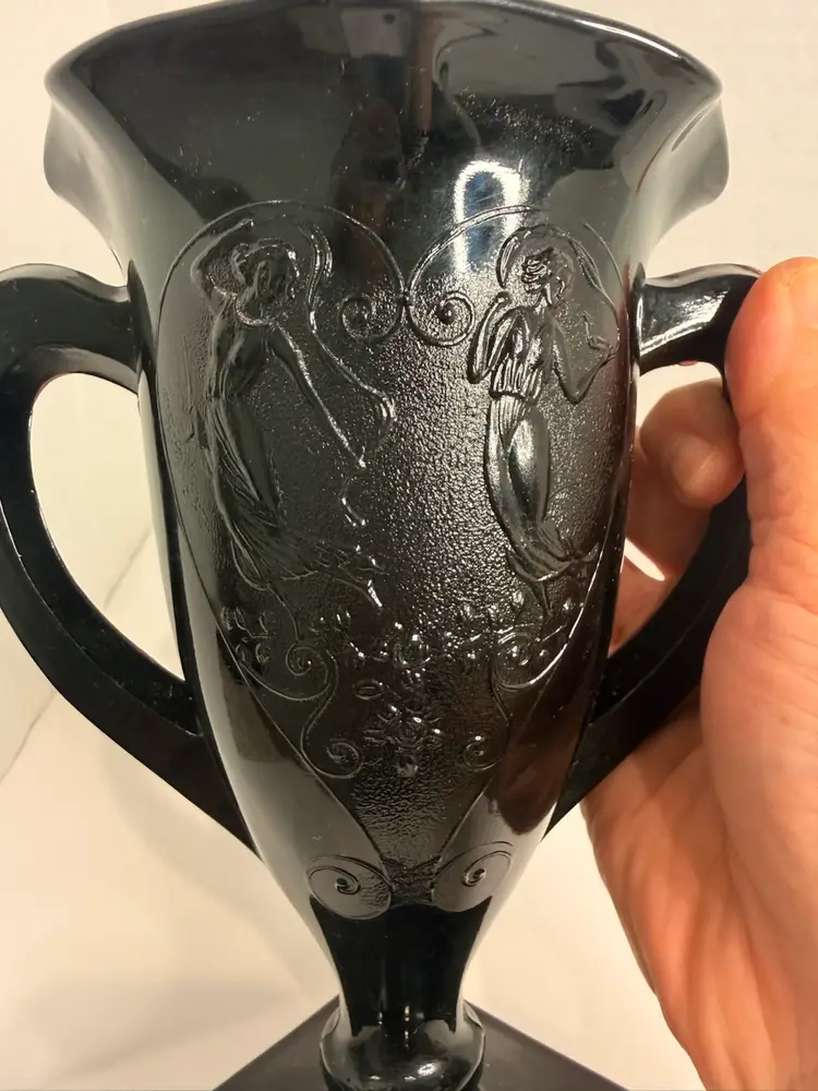 L.E. Smith black amethyst glass trophy vase