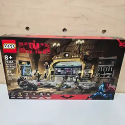 NEW Batman Batcave The Riddler Faceoff