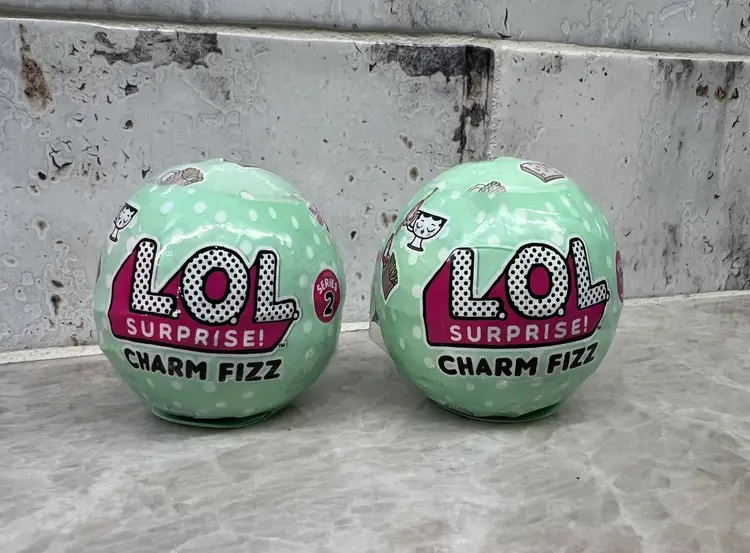 New L.O.L. Surprise! Charm Fizz Mystery Ball Green SERIES #2 NEW 2 BALLS