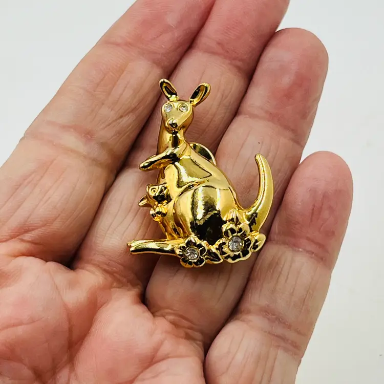 Avon Kangaroo with Joey Pin 1990s Vintage Gold Tone