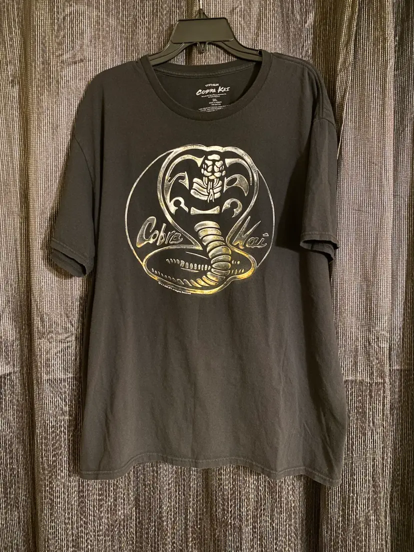 Cobra Kai Size 2XL Black Cobra Short Sleeve T-Shirt