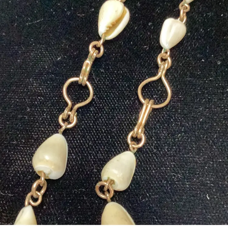 Vintage Rare Shell Necklaces Set Of 2 
One With Drop Shells 17” - $25 Bid
Plain One - Same Designer 16” -  $25 
Or Set For $45