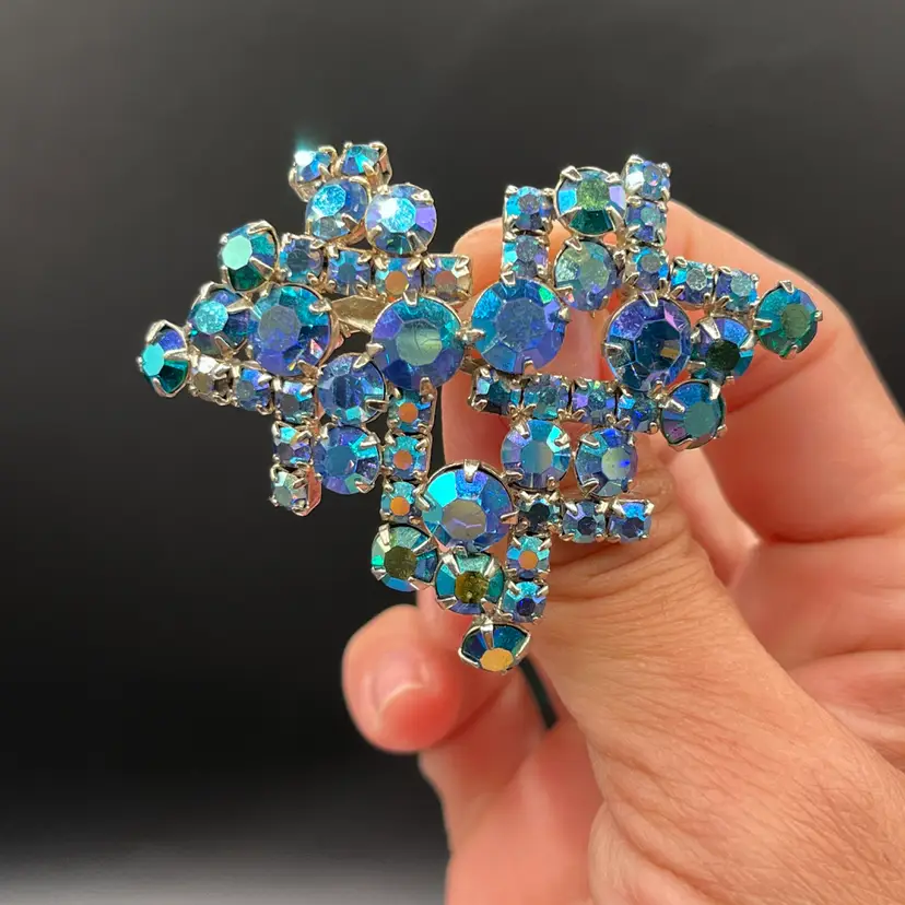 #18 Blue Faceted AB Rhinestone Silver Tone Metal Abstract Brooch Pin 2.5”