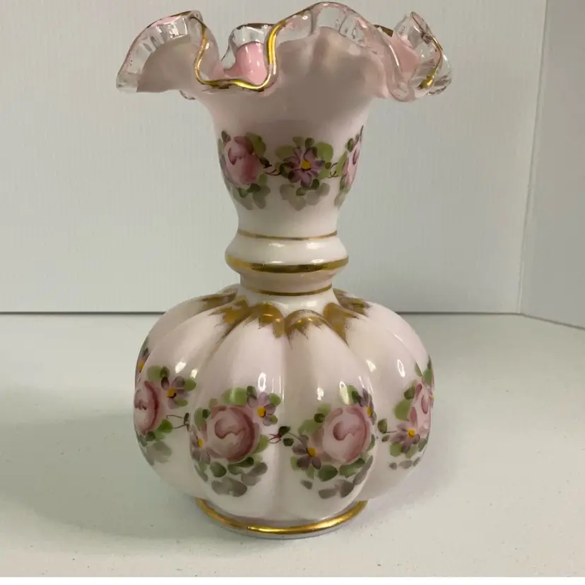 Fenton Charleton Peach Crest Melon Vase