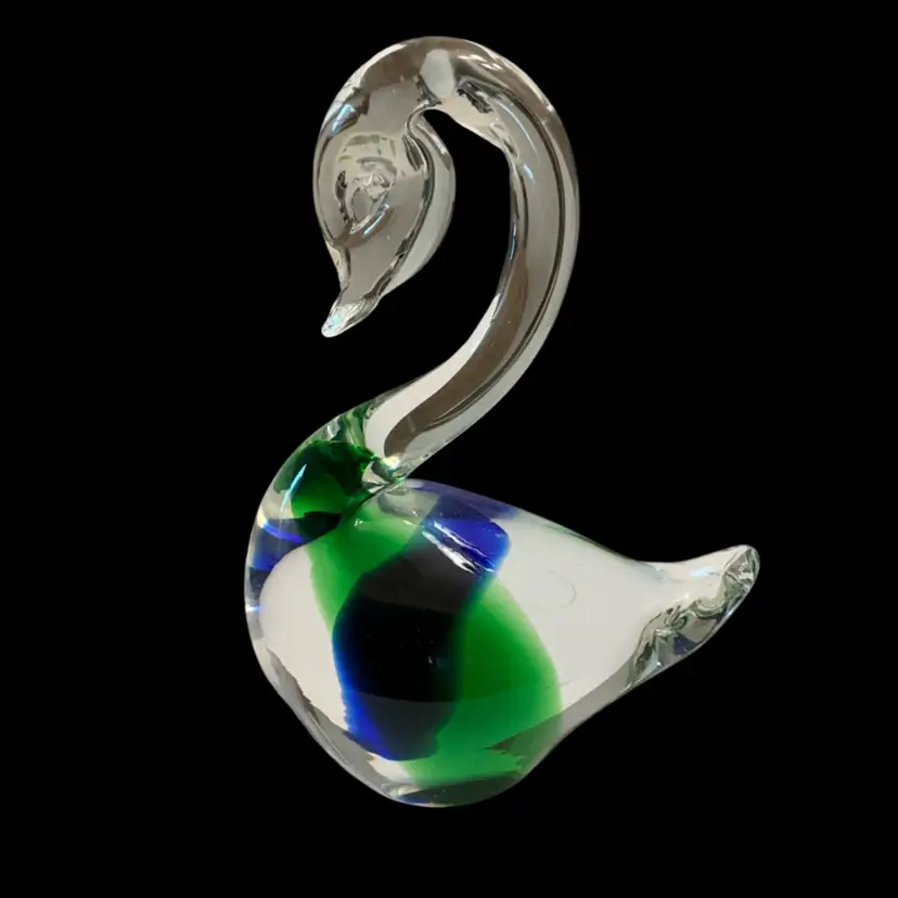 Beautiful Clear Art Glass Swan With Blue And Green Swirled Coloring 6” x 4.5”