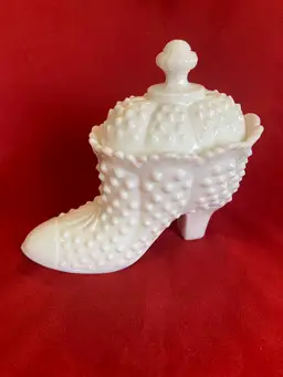 10. VTG Hobnail Milk Lidded Shoe Box