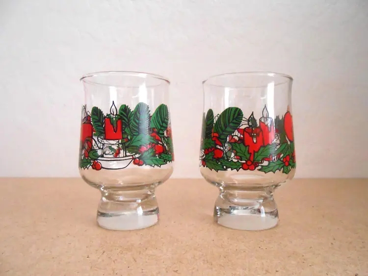 Set of 2 Vintage Christmas Holiday Glasses