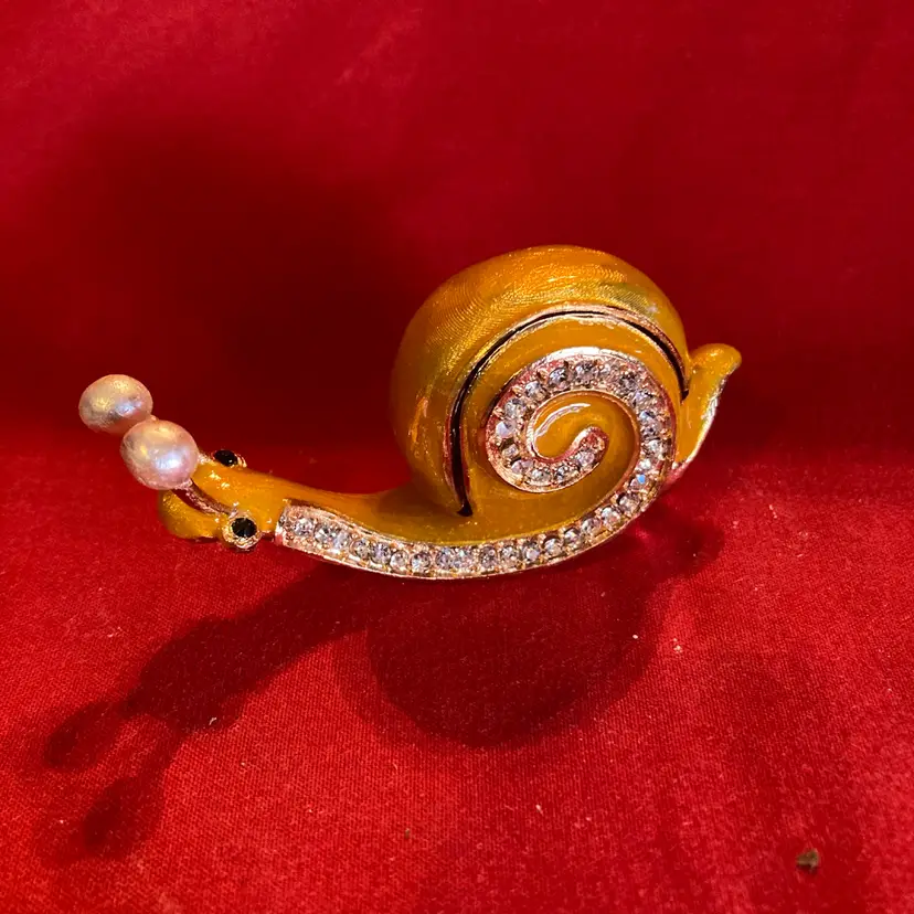 06. Enamel/Stoned Snail Trinket Box