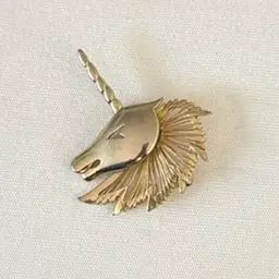 Vintage Unicorn Horse Head Gold-tone wire-work quality brooch