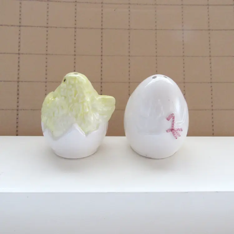 Vtg Hatching Eggs Salt and Pepper Shaker Set