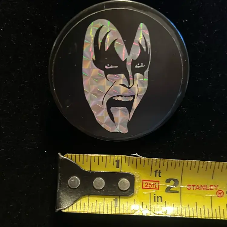 Vintage Iridescent kiss button